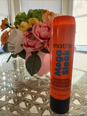 Matix Mega Sleek Smoothing Conditioner 10.1 oz